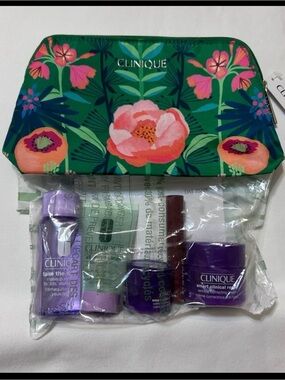 New Clinique 5 piece gift set with bag makeup